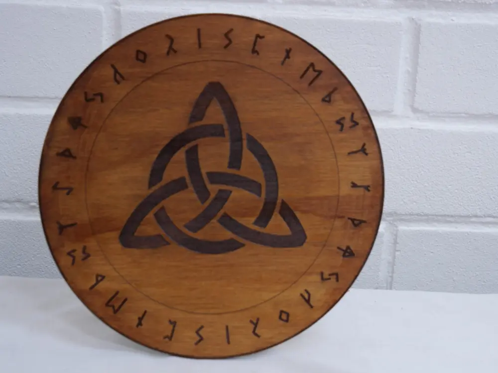 Runic Alphabet - Triquetra
